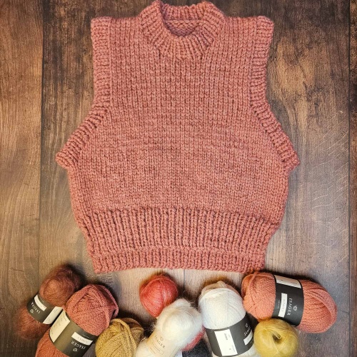 PetiteKnit Holiday Slipover Knitting Kit - Peach